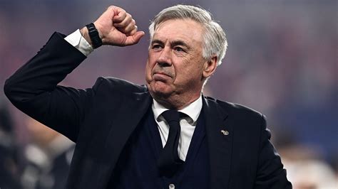 Carlo Ancelotti mentre allena la Juventus