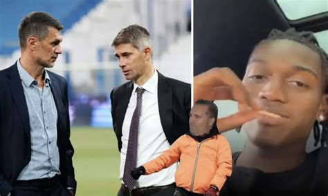 Leao che mima il gesto di cucirsi la bocca