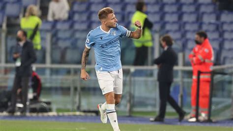 Ciro Immobile esulta dopo il gol su rigore