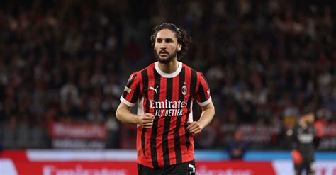 Yacine Adli con la maglia del Milan
