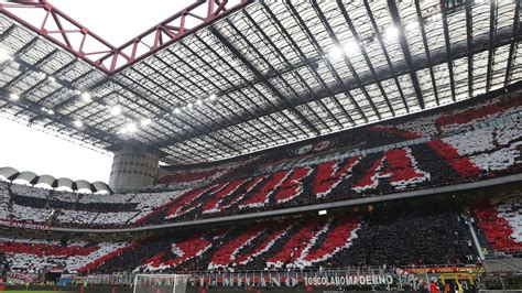 Stadio San Siro con i tifosi del Milan