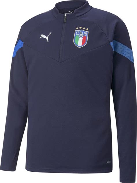 Tifosi che indossano il giubbotto PUMA FIGC