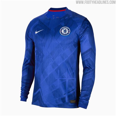 Foto di Reece James con la maglia del Chelsea