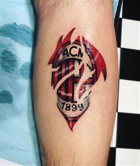 Tatuaggio stilizzato calciatore Milan