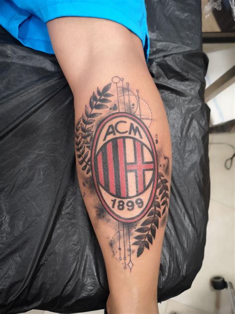 Scudetto Milan tatuaggio