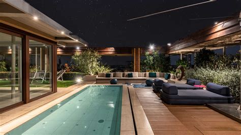 Interni di un attico di lusso con vista panoramica