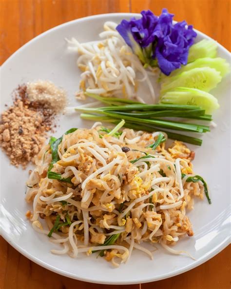 Piatto thailandese colorato e ben presentato