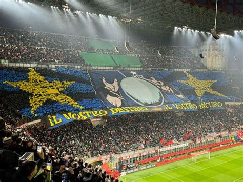 Coreografia curva Inter con le stelle e lo slogan 