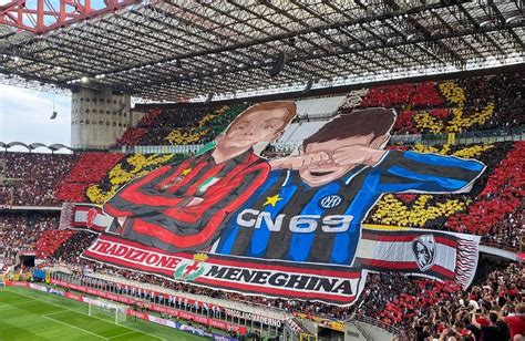 Tifo organizzato della Cremonese: striscioni e coreografie