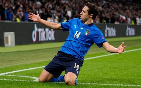 Federico Chiesa che esulta dopo un gol