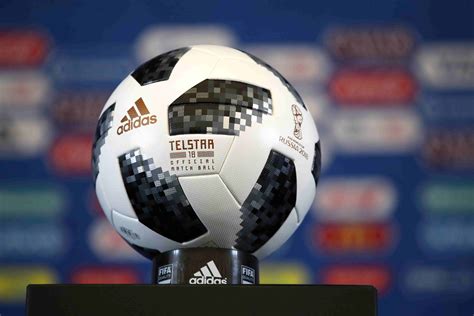 Pallone Adidas Telstar, icona del design a 32 pannelli
