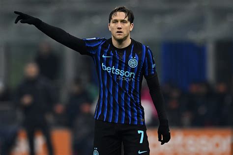 Piotr Zieliński in azione con l'Inter