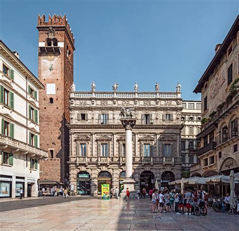 Piazza delle Erbe a Verona