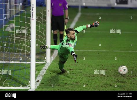 Mark Clattenburg in azione durante una partita