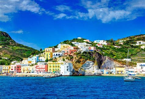Vista panoramica da Livorno, dove si trova il rudere del mausoleo