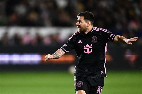 Calhanoglu che segna il gol del pareggio per l'Inter