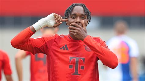 Mathys Tel in azione