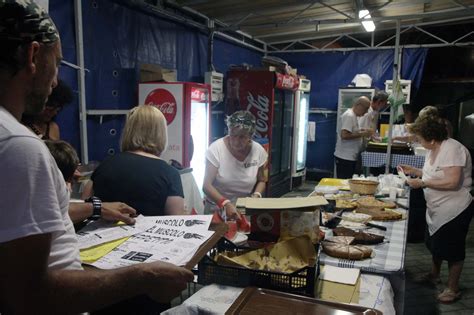 Stand gastronomico durante una sagra locale