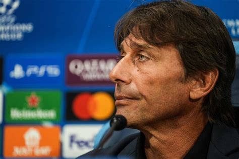 Antonio Conte che parla ai suoi giocatori
