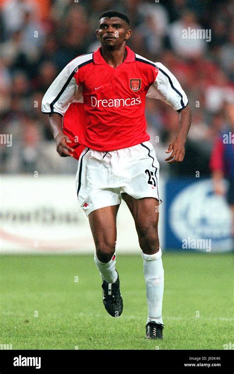 Nwankwo Kanu in azione