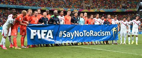 Manifestazione contro il razzismo nel calcio