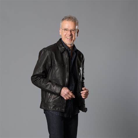 David Garibaldi mentre dipinge