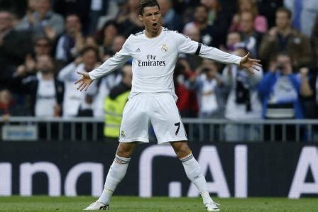 Cristiano Ronaldo celebra un gol a Euro 2004