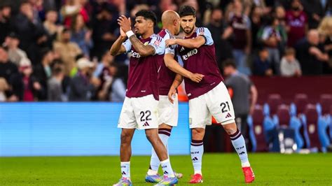 Aston Villa celebra la promozione in Premier League