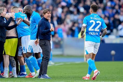 Antonio Conte che esulta dopo un gol