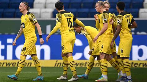 Giocatori del Borussia Dortmund che festeggiano un gol