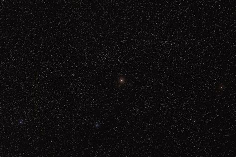 Stelle che ridono nel cielo notturno