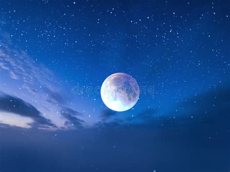 Luna piena nel cielo notturno con nuvole