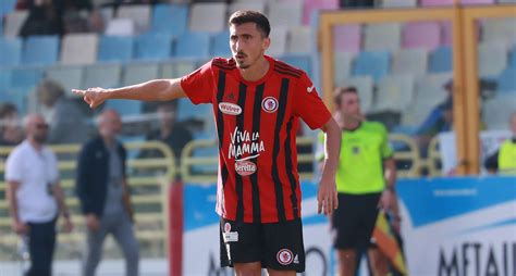 calciatore Alberto Rizzo in azione