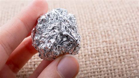 Palline di carta stagnola in lavastoviglie