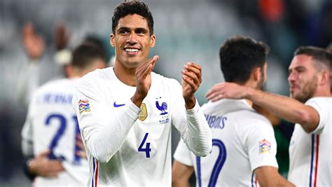 Raphael Varane in conferenza stampa con il Como