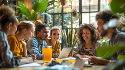 Studio professionale con persone che collaborano