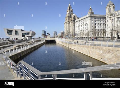 Vista panoramica di Liverpool con il fiume Mersey