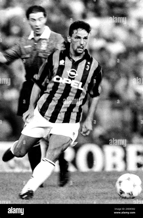 Calciatore Leo Spina in azione