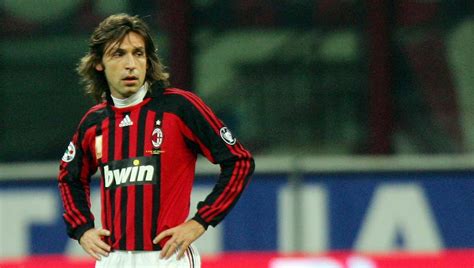 Andrea Pirlo con la maglia del Milan