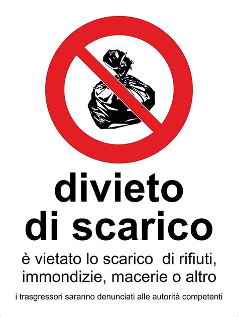 Cartello che indica il divieto di abbandono rifiuti in spiaggia