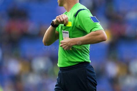 Immagine simbolica di un arbitro di calcio