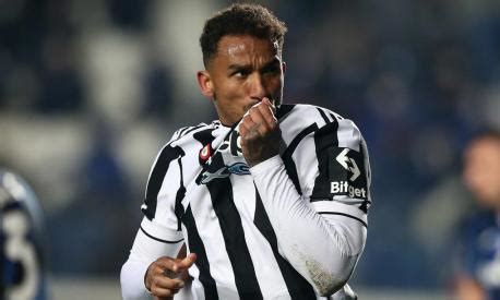 Danilo Luiz da Silva in azione con la maglia della Juventus
