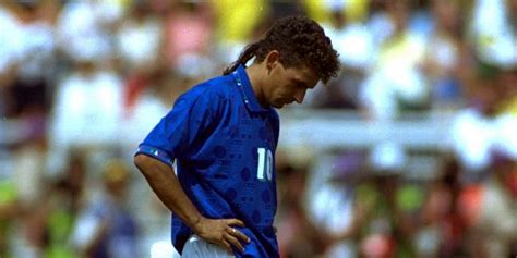 Un'immagine iconica della finale USA '94: il rigore di Baggio