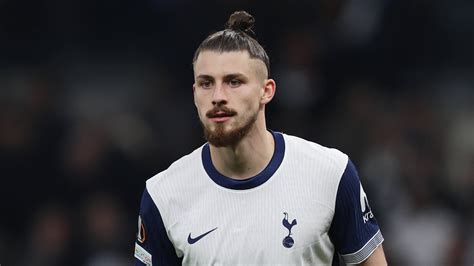Radu Drăgușin in maglia Tottenham