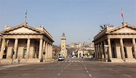 Largo Porta Nuova con la 