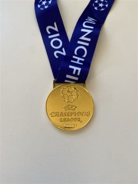Medaglia d'oro della Champions League con nastro commemorativo