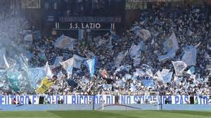 Il centrocampo della Lazio durante la partita.