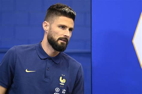 Olivier Giroud che esulta con la maglia dell'Arsenal