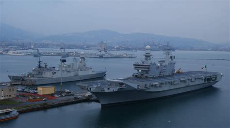 Navi militari all'Arsenale della Spezia