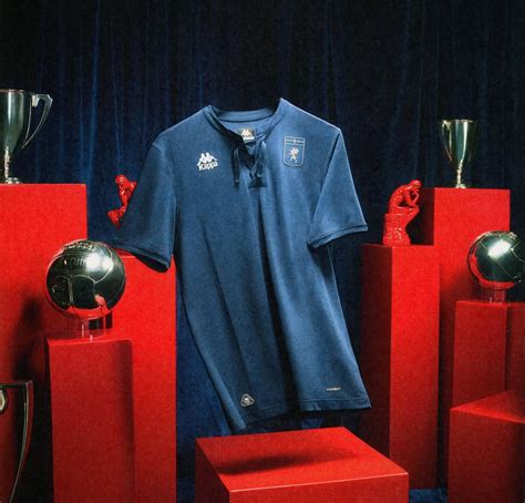 Dettaglio terza maglia 130 anni Genoa